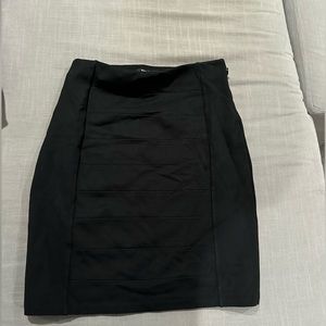 Black pencil skirt size 6! Side zipper. Worn twice.